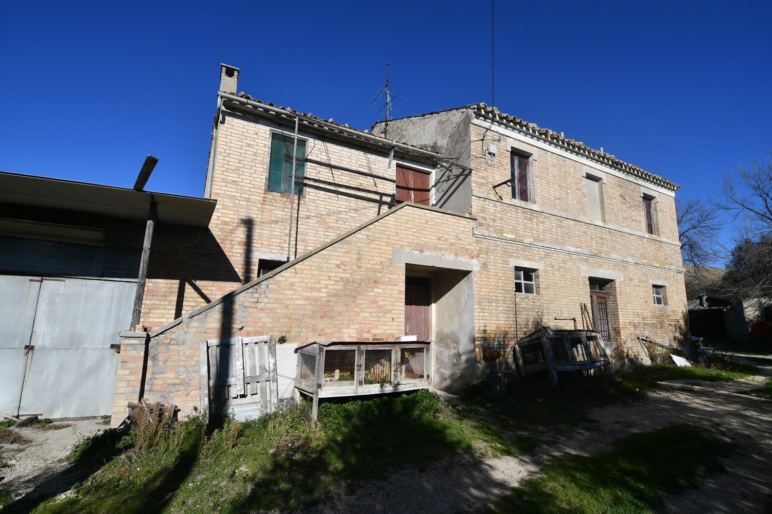 Farmhouse with Sibillini Mountains view