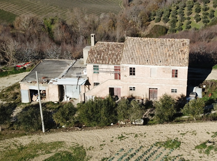 Farmhouse with Sibillini Mountains view