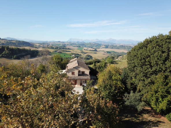 Agriturismo with mountains view in Le Marche