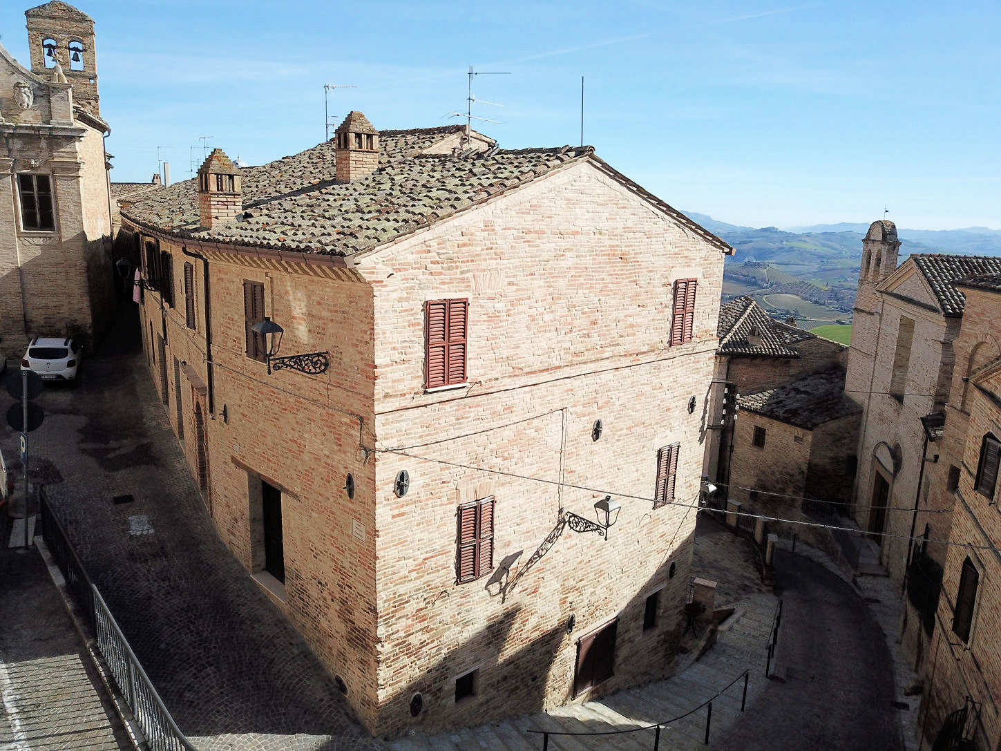 Town house in Montalto Marche