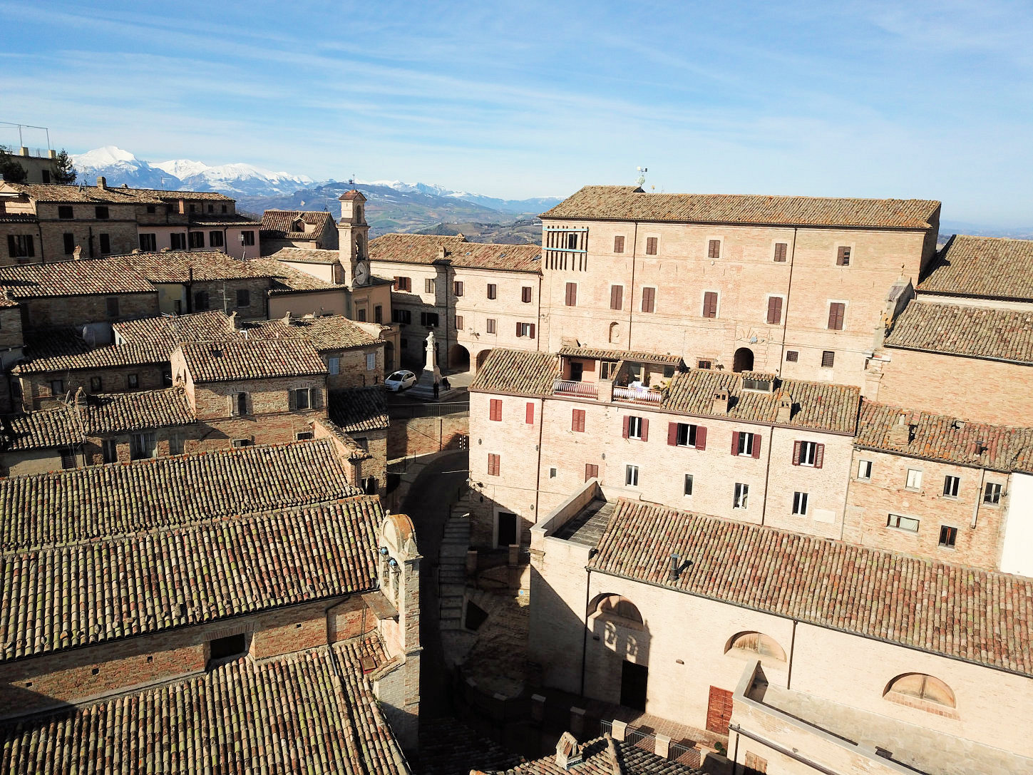 Town house in Montalto Marche