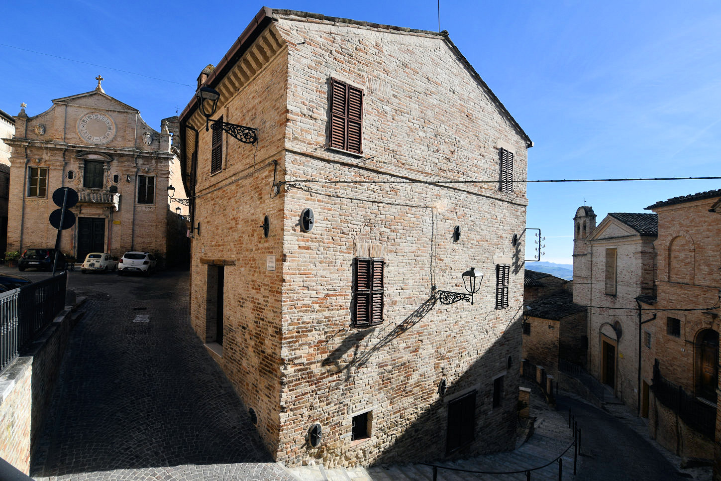 Town house in Montalto Marche