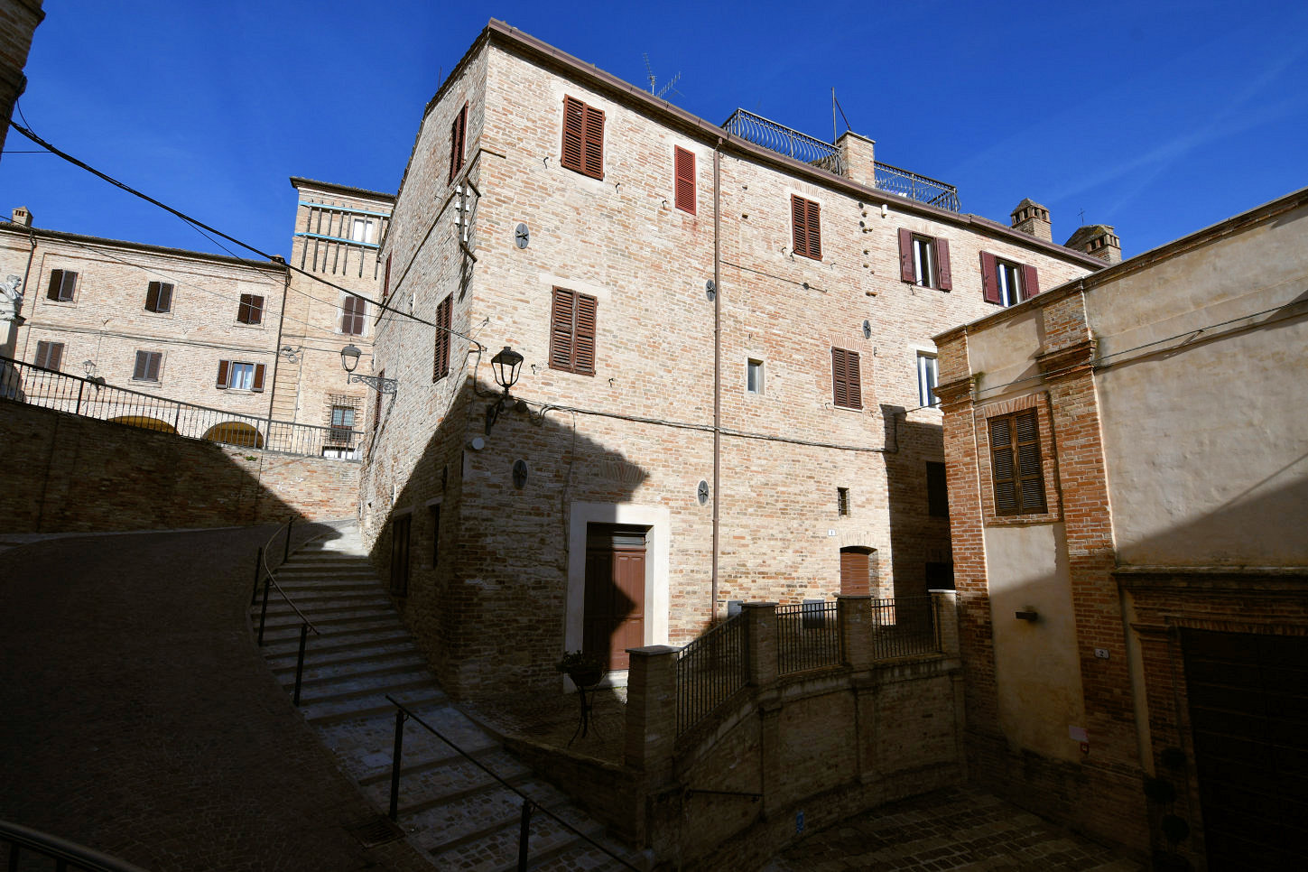 Town house in Montalto Marche