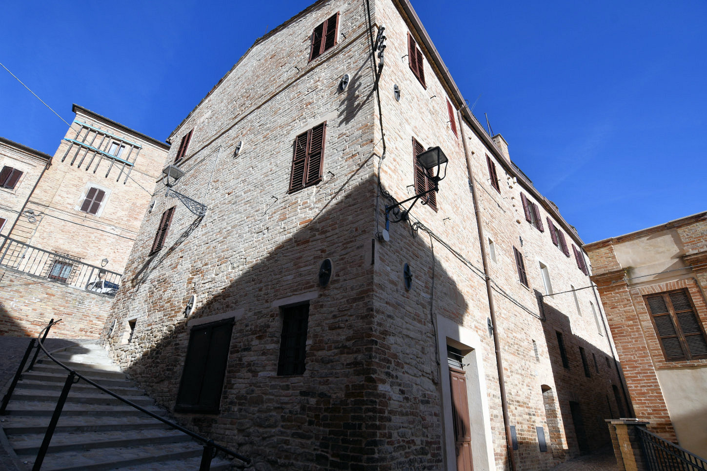 Town house in Montalto Marche