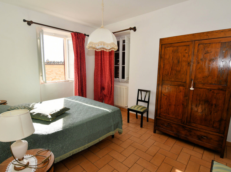 Town house in Montalto Marche