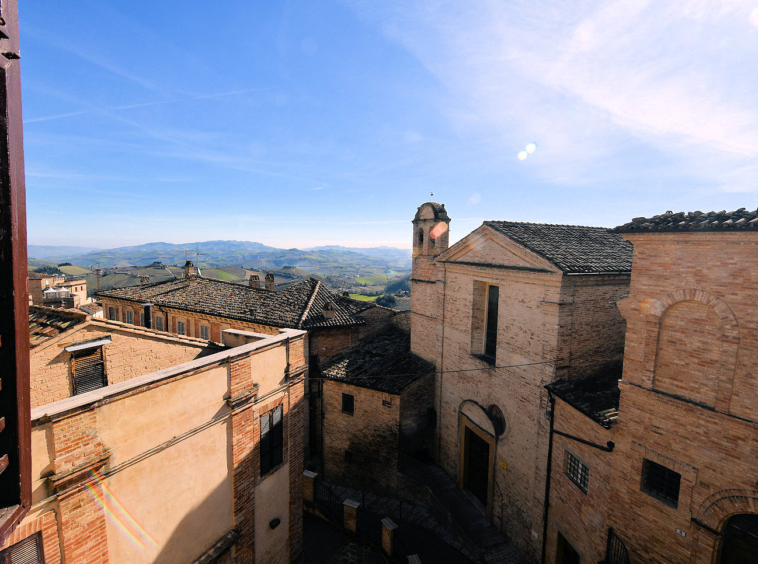 Town house in Montalto Marche