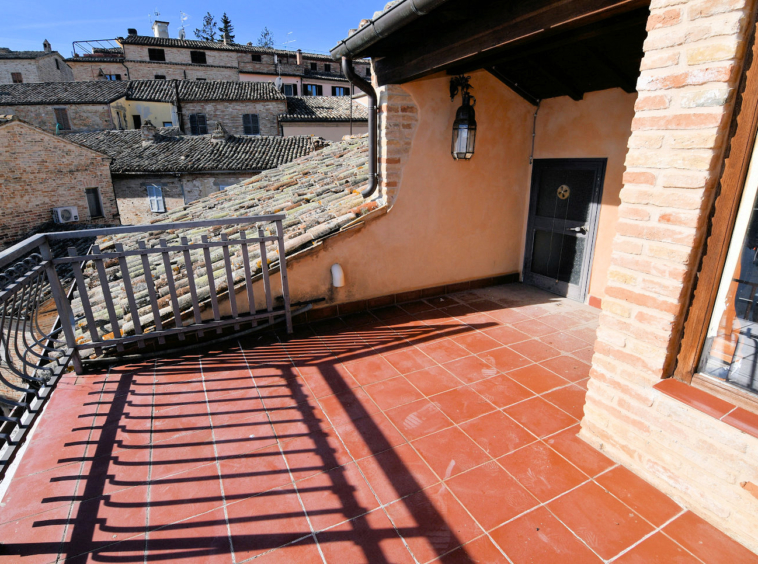 Town house in Montalto Marche
