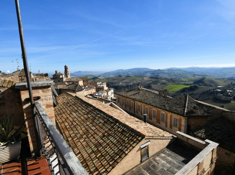 Town house in Montalto Marche