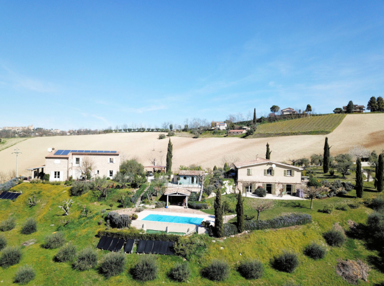 Country house with pool in Le Marche
