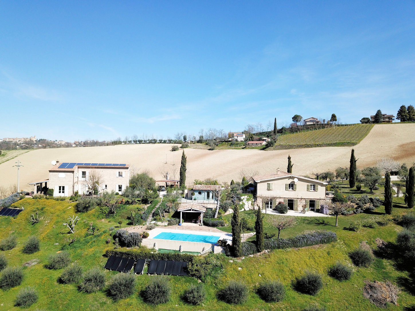 Country house with pool in Le Marche