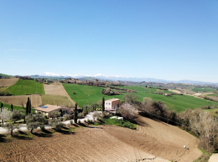 Country house with pool in Le Marche
