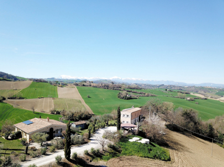 Country house with pool in Le Marche