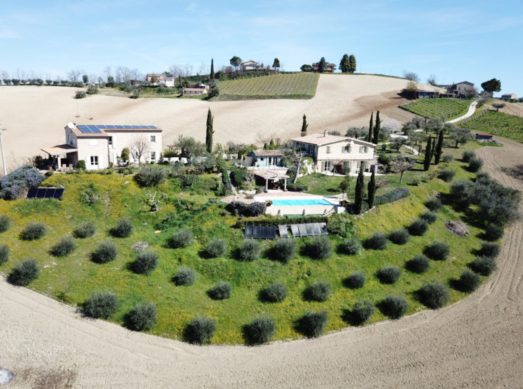 Country house with pool in Le Marche