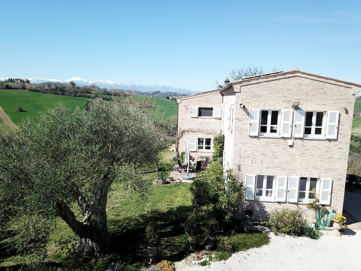 Country house with pool in Le Marche