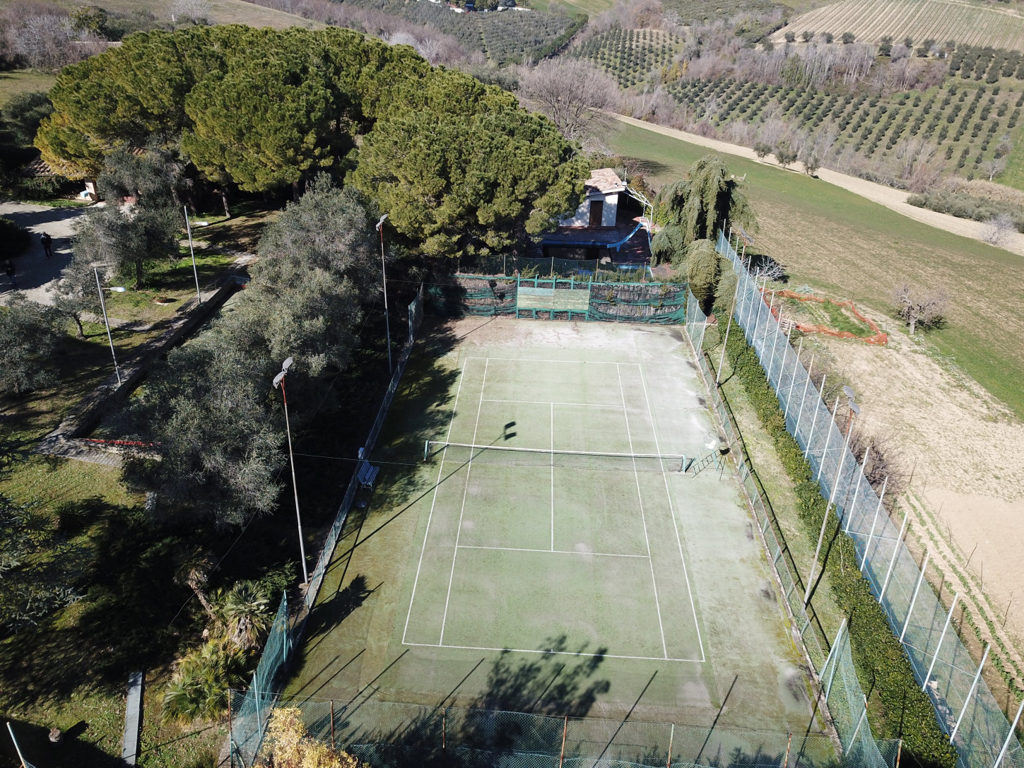 Country hosue with pool in le marche