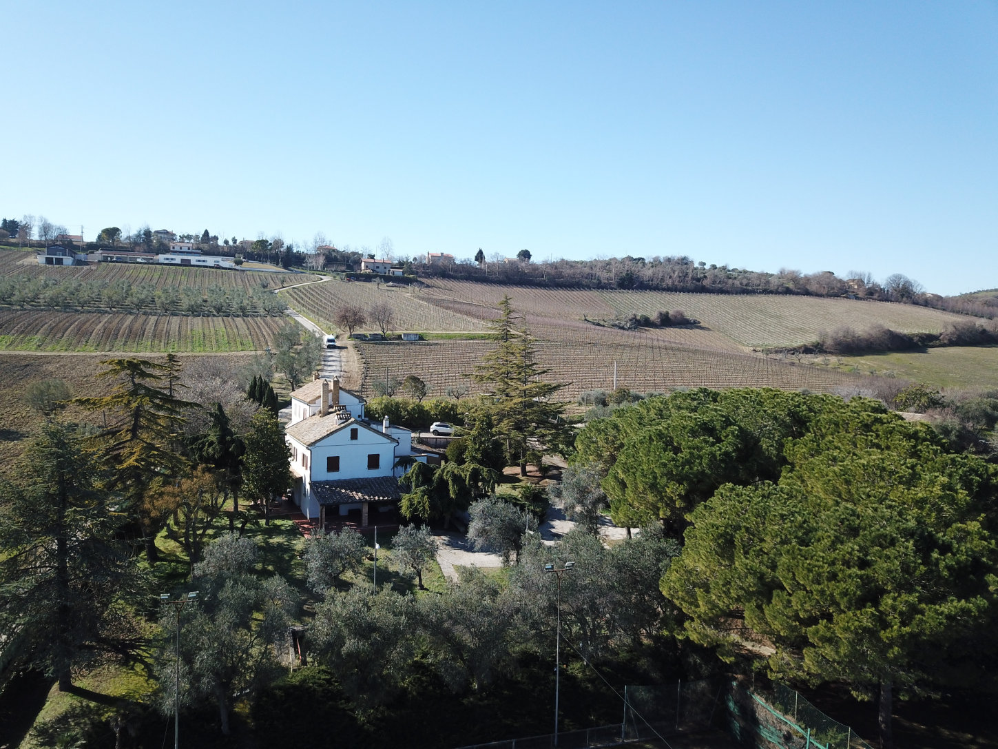 Country hosue with pool in le marche