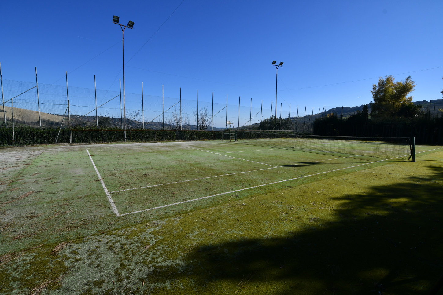 Country hosue with pool in le marche