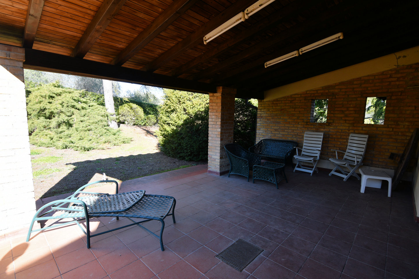 Country hosue with pool in le marche