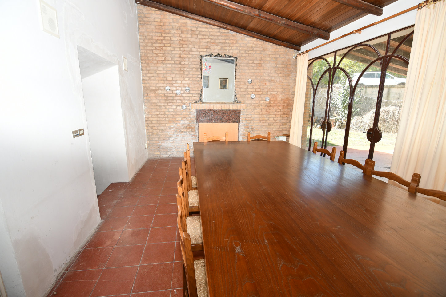 Country hosue with pool in le marche