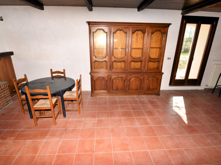 Country hosue with pool in le marche