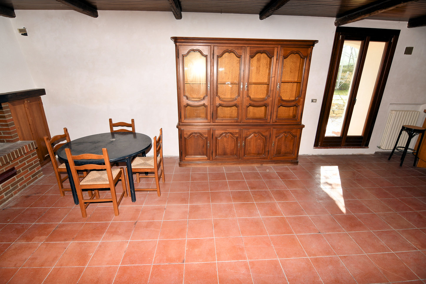 Country hosue with pool in le marche