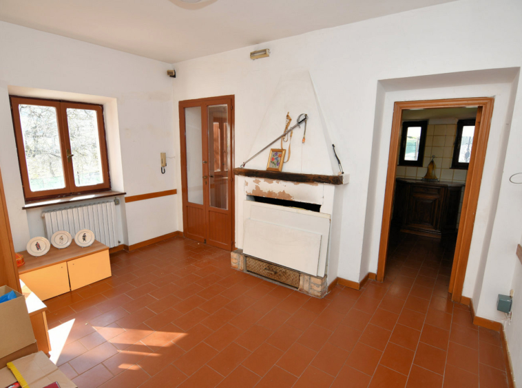 Country hosue with pool in le marche
