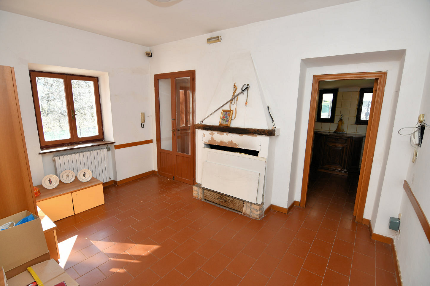 Country hosue with pool in le marche