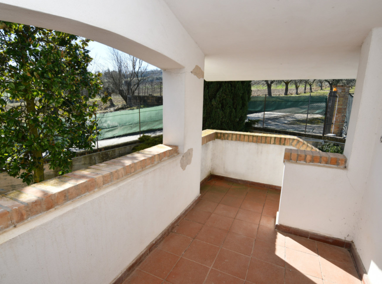 Country hosue with pool in le marche