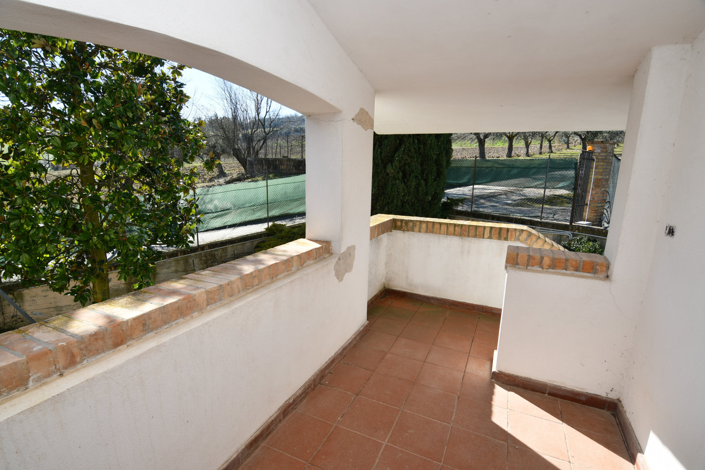 Country hosue with pool in le marche