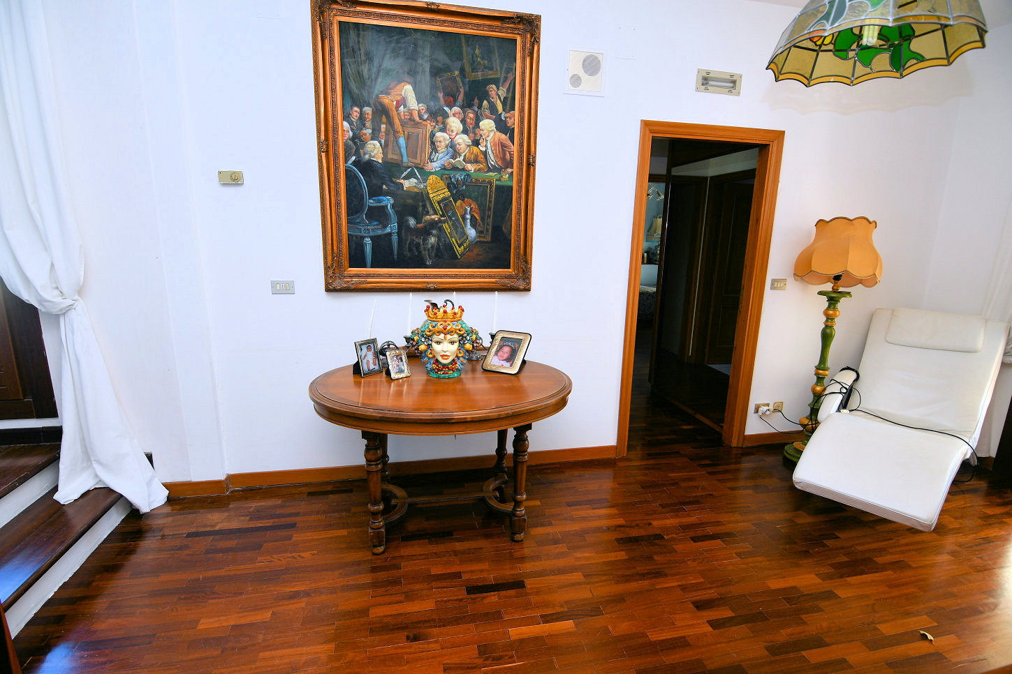 Country hosue with pool in le marche