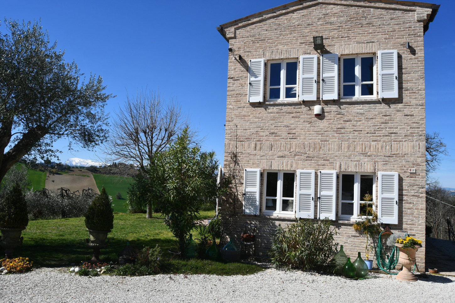 Country house with pool in Le Marche