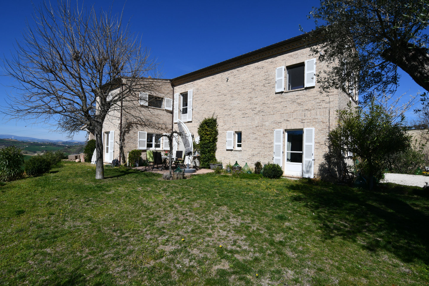 Country house with pool in Le Marche