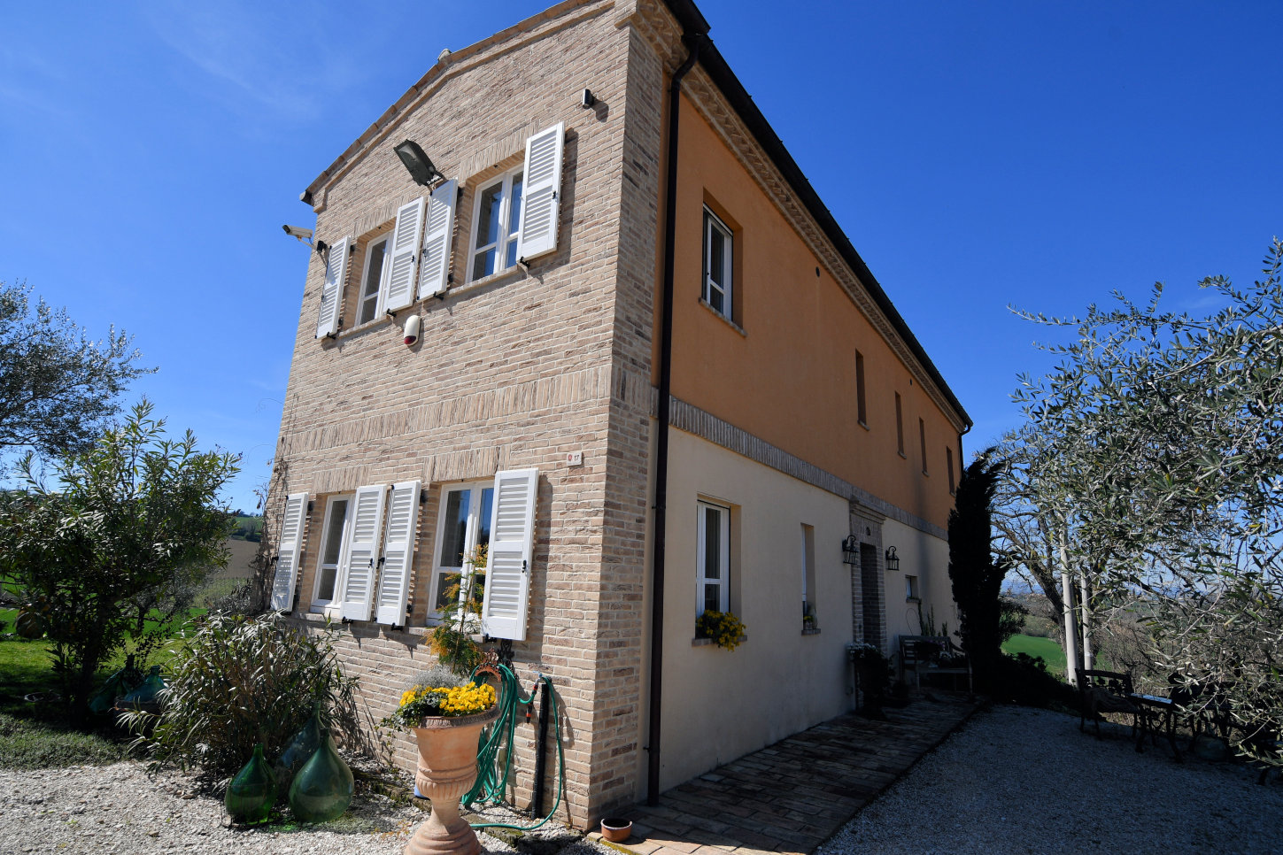 Country house with pool in Le Marche