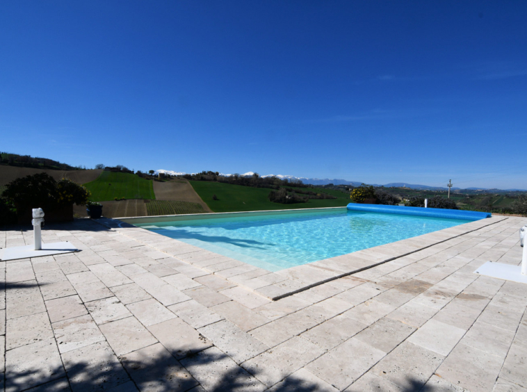 Country house with pool in Le Marche