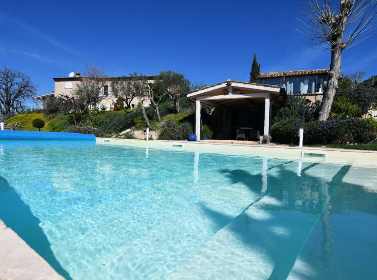 Country house with pool in Le Marche