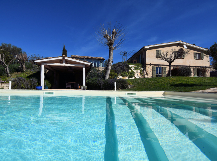 Country house with pool in Le Marche