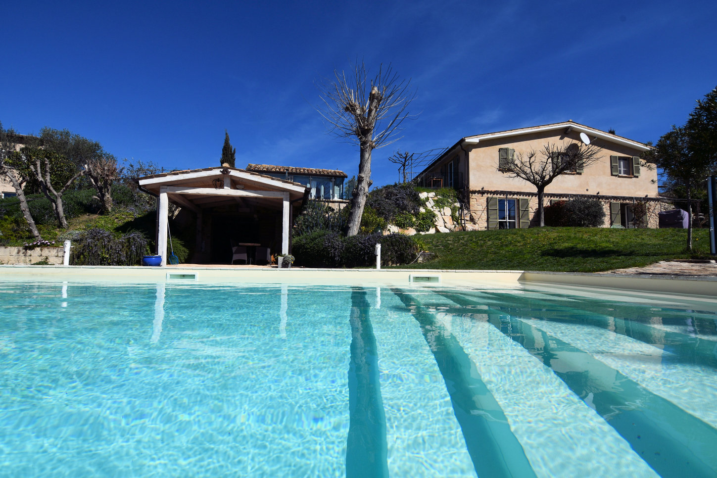 Country house with pool in Le Marche