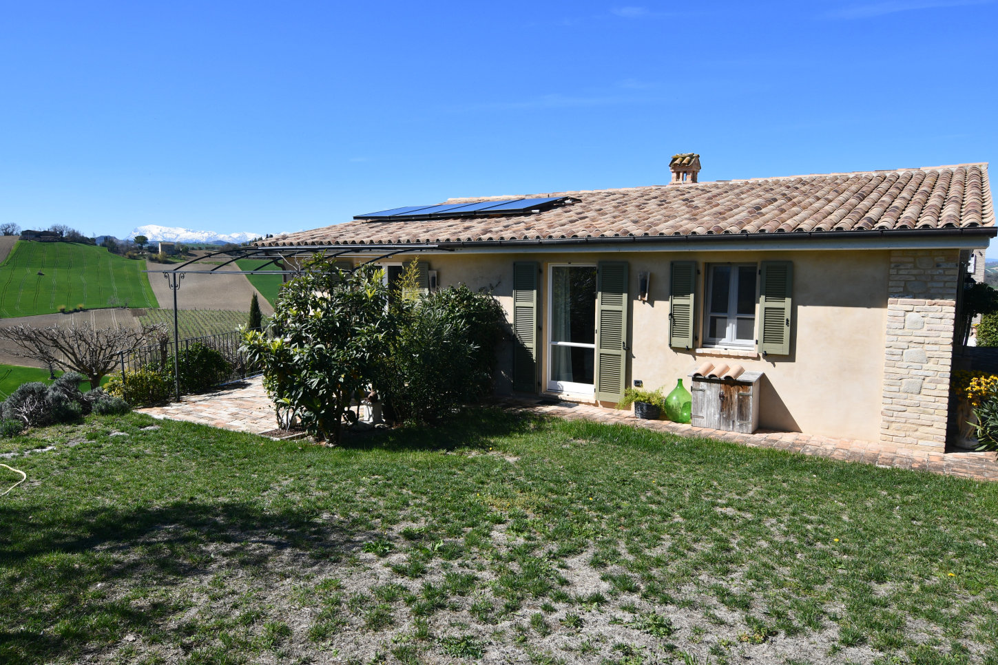 Country house with pool in Le Marche