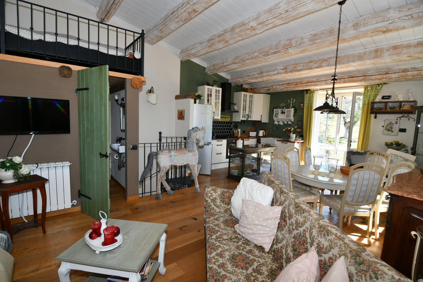 Country house with pool in Le Marche