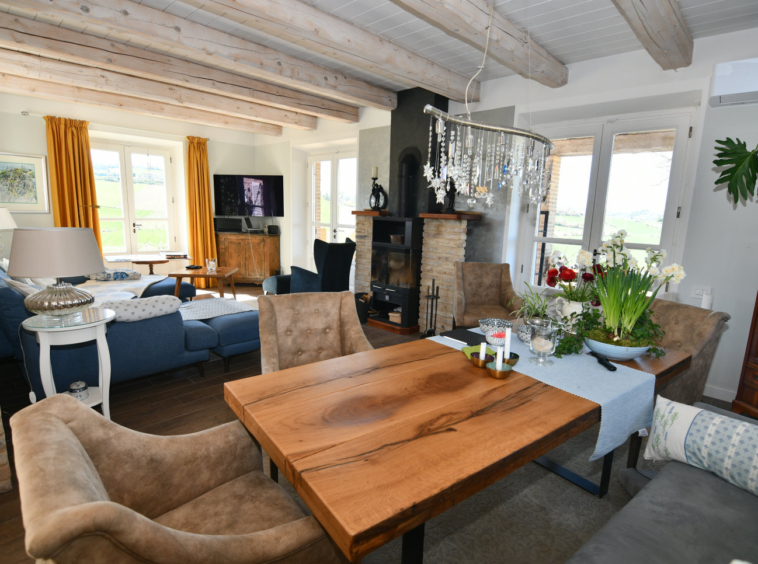 Country house with pool in Le Marche