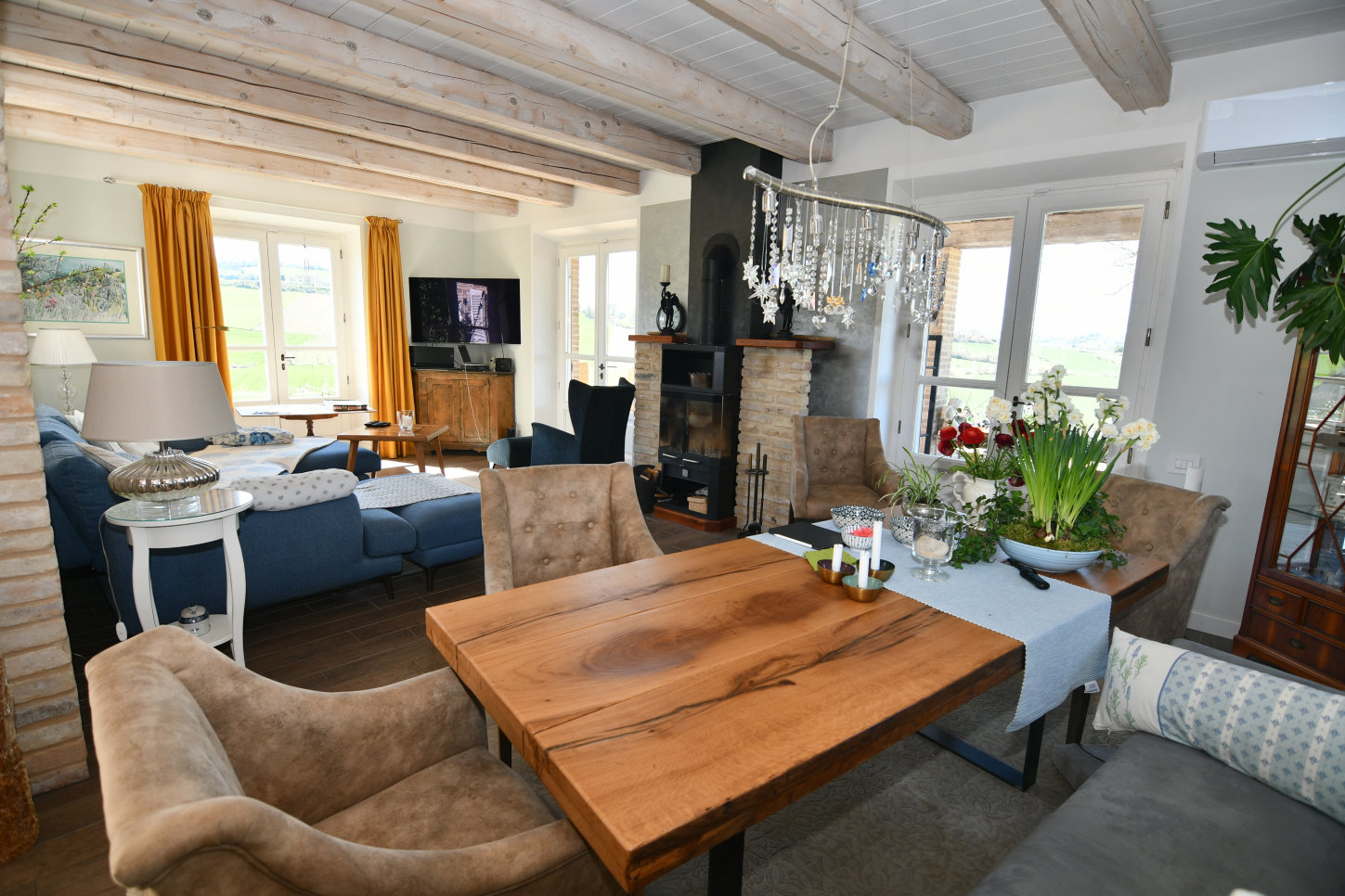 Country house with pool in Le Marche