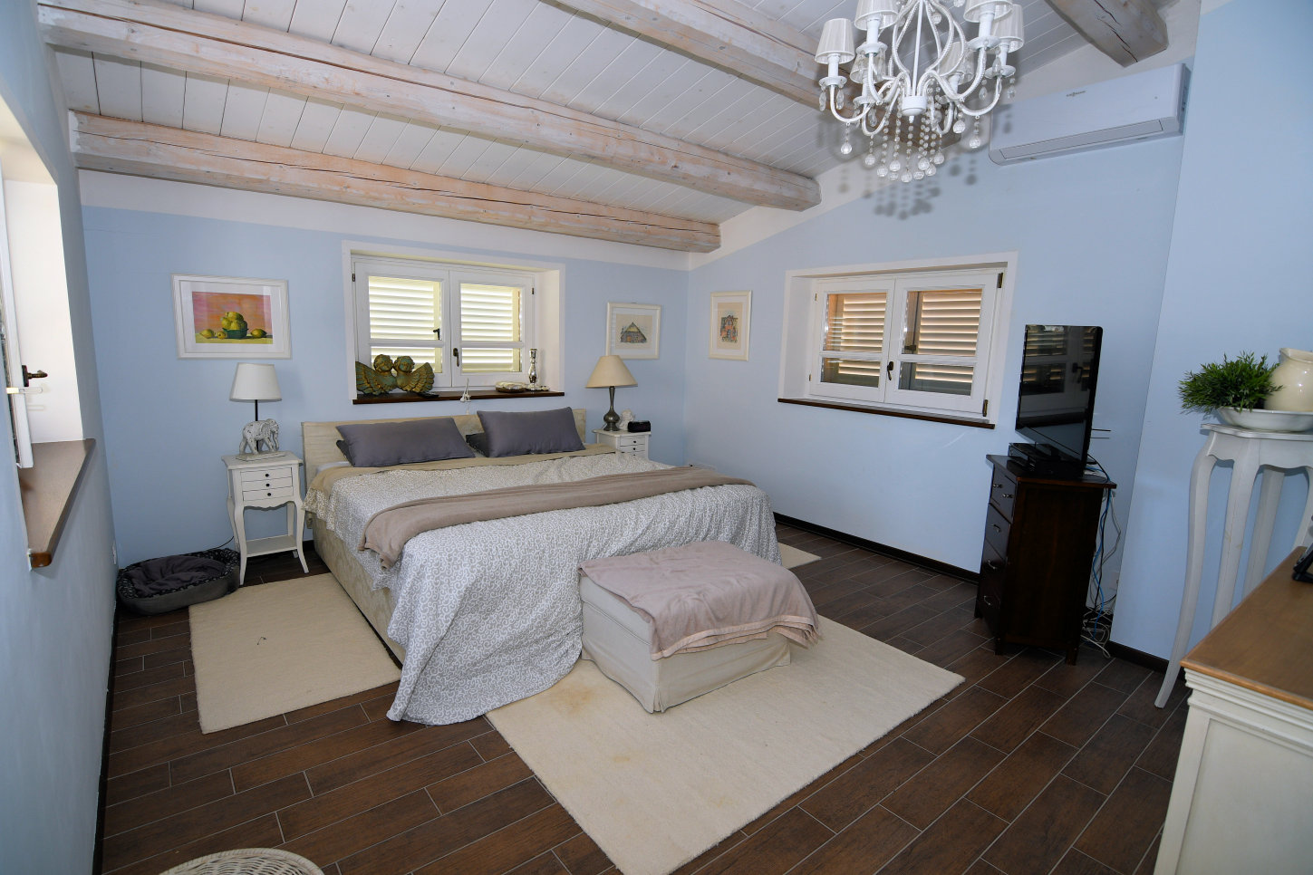Country house with pool in Le Marche