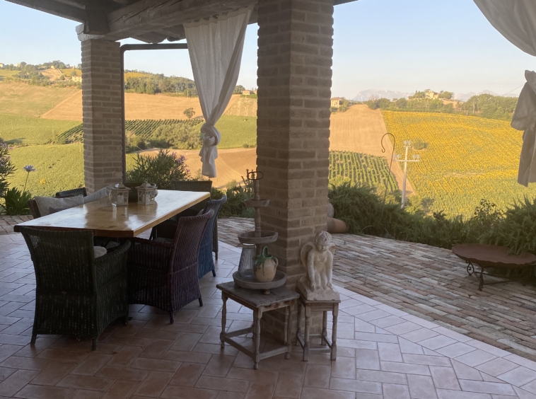 Country house with pool in Le Marche
