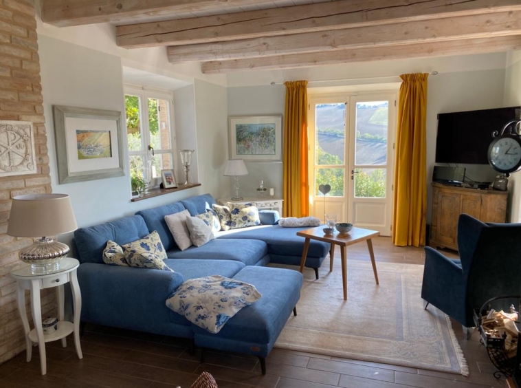 Country house with pool in Le Marche