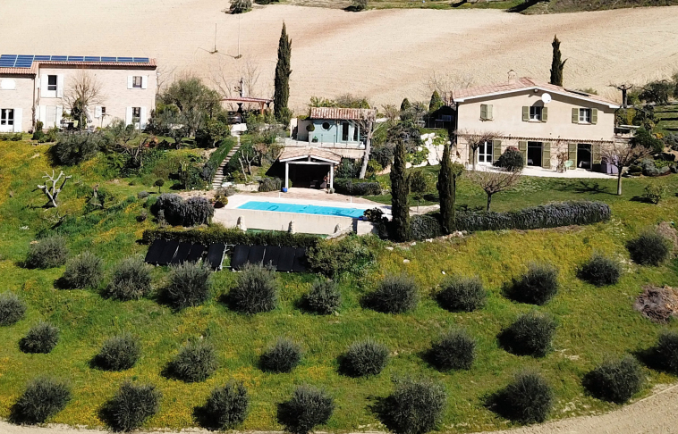 Country house with pool in Le Marche