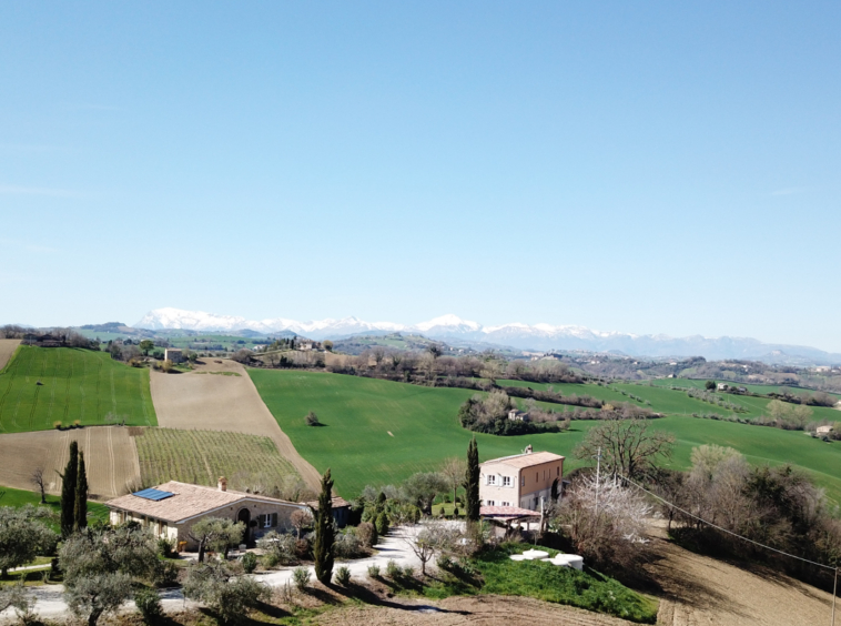 Country house with pool in Le Marche