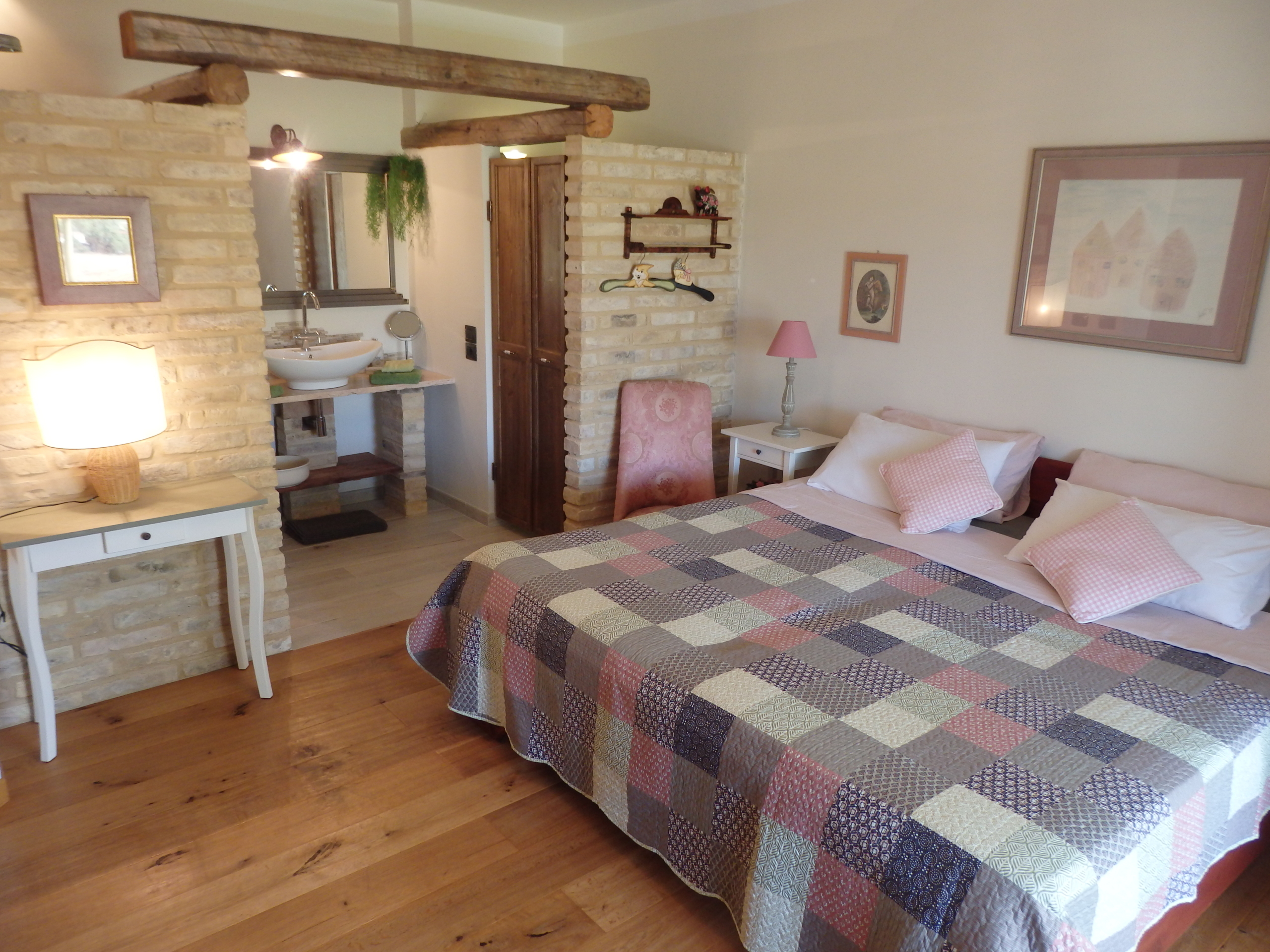 Country house with pool in Le Marche