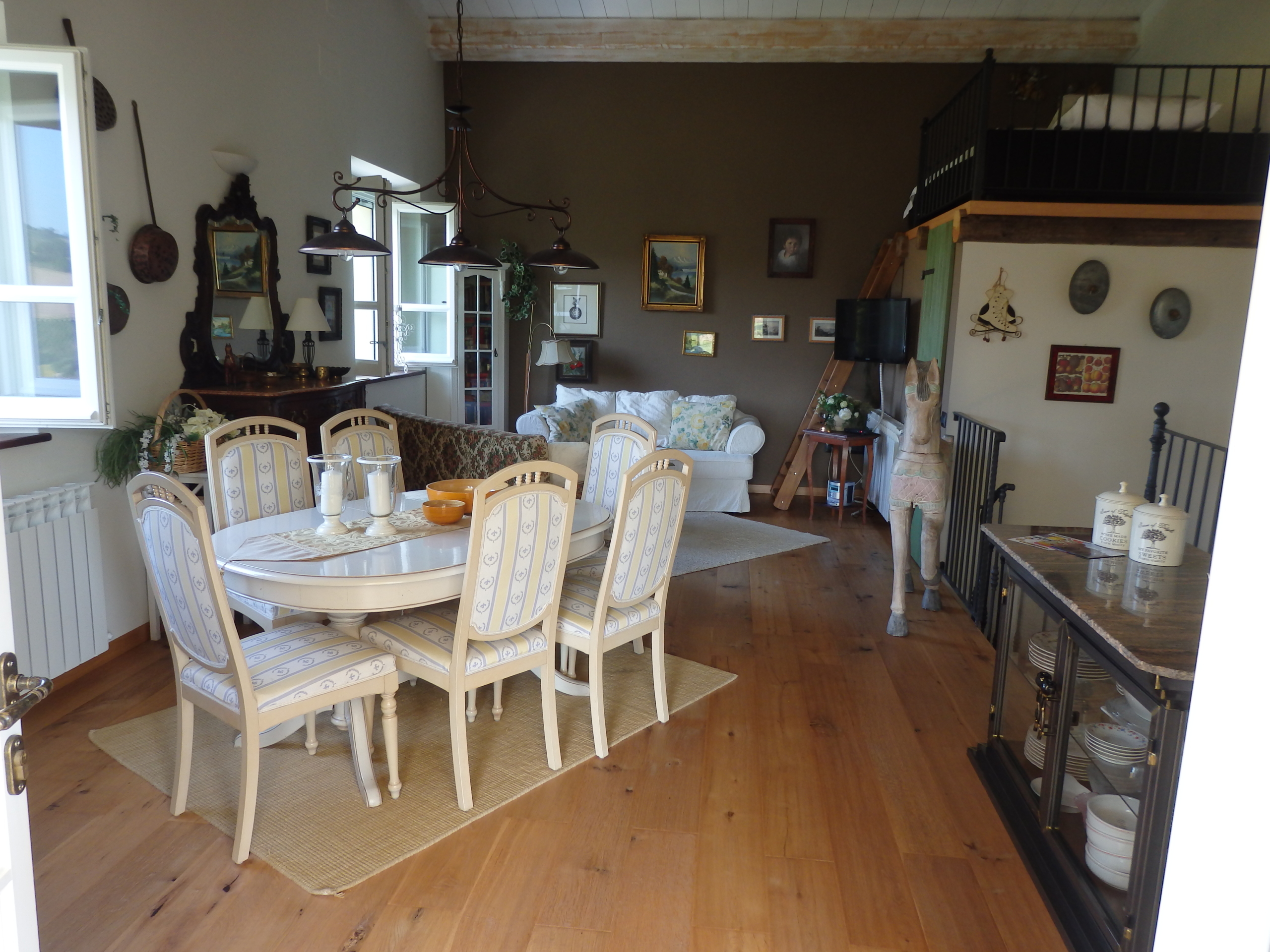 Country house with pool in Le Marche