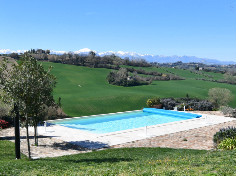 Country house with pool in Le Marche