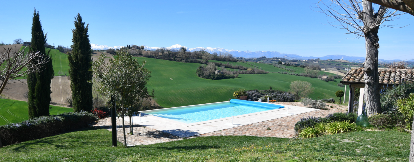 Country house with pool in Le Marche